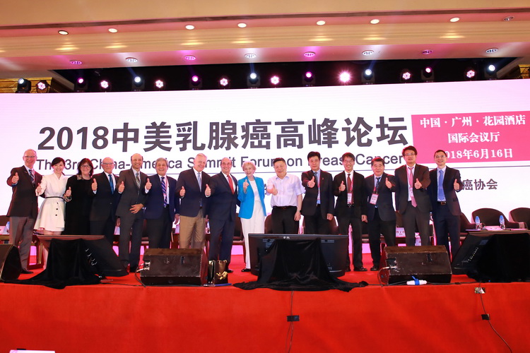 1中美专家合约留念.jpg