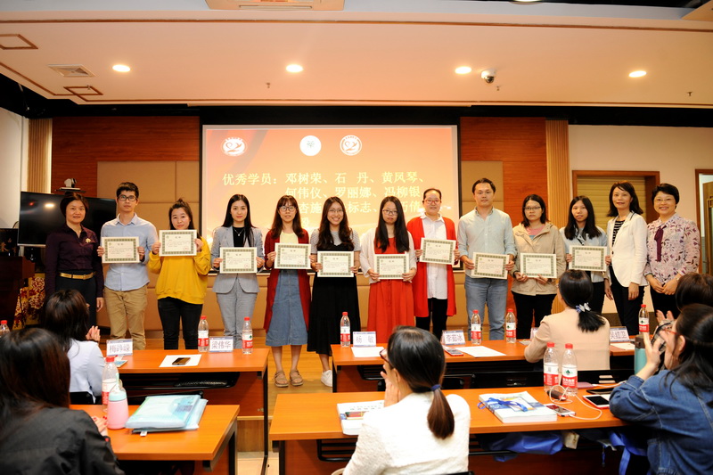 05_优秀学员颁奖小.jpg