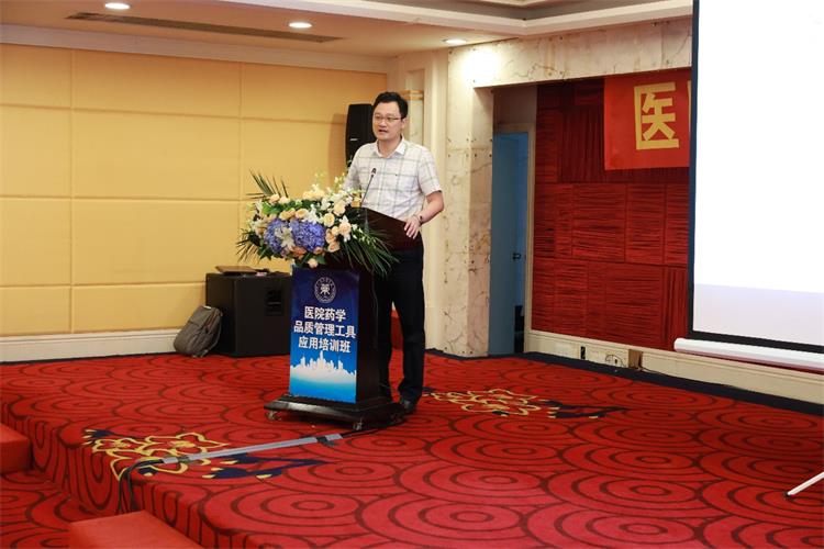 2广东省药学会郑志华秘书长开幕致辞.jpg