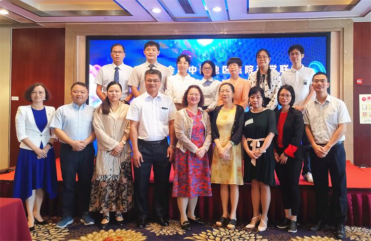 参赛药师与评委合影.jpg